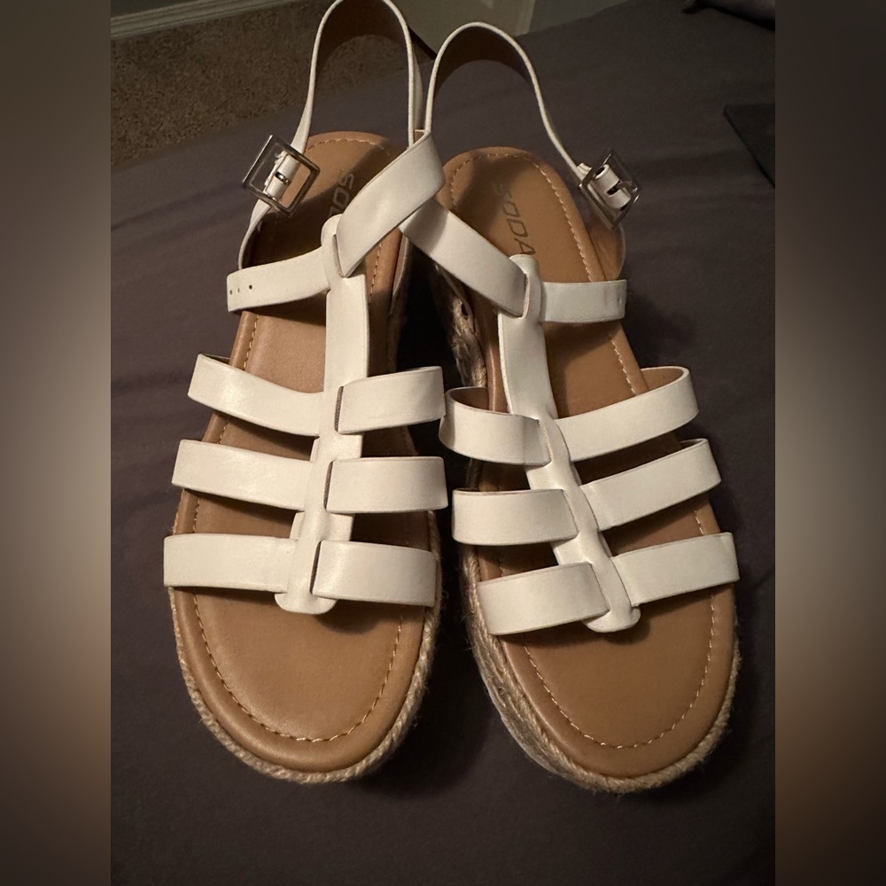 Chunky sandals